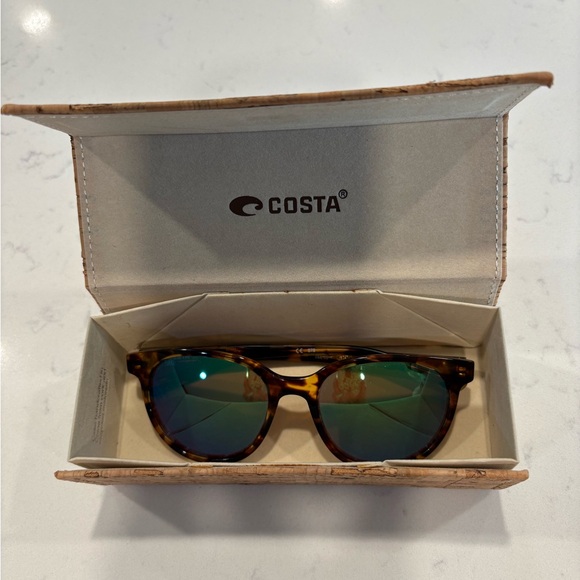 Tortoise Shell Sunglasses with Green Mirrored Lenses - Picture 2 of 5